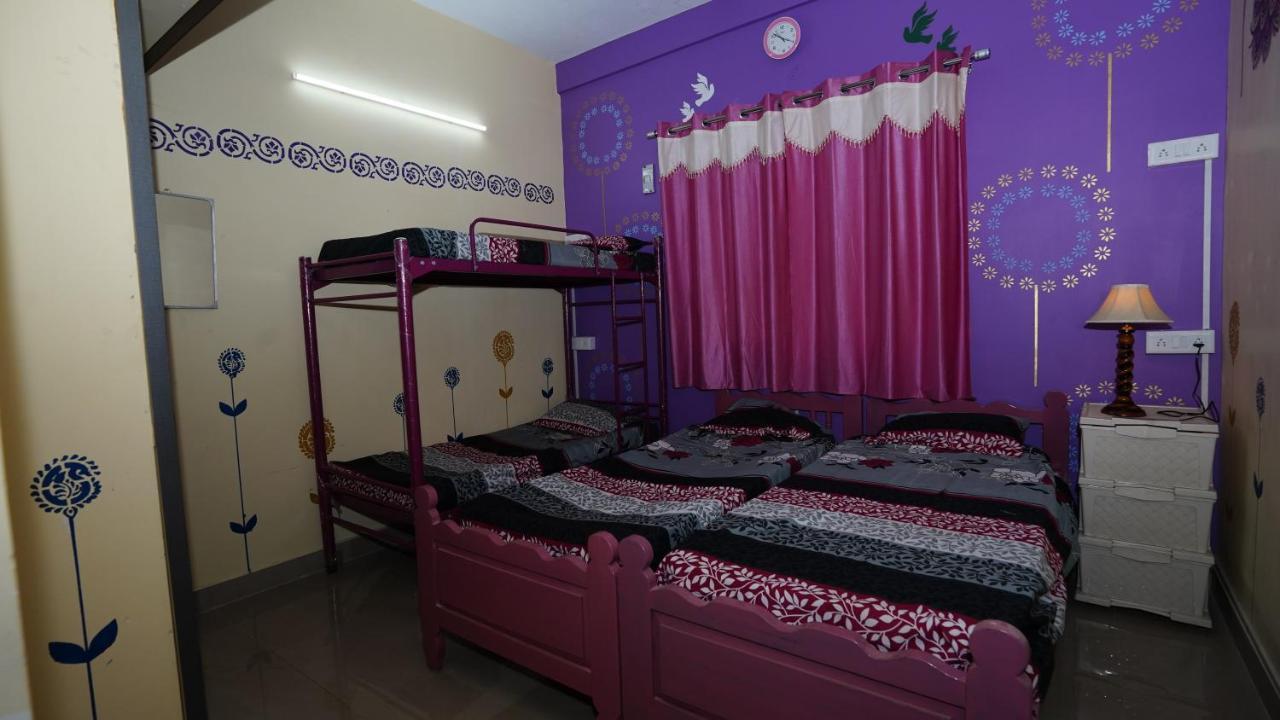 Hostel Easvari Grand Pg For Women - Female Only Chennai Exterior foto