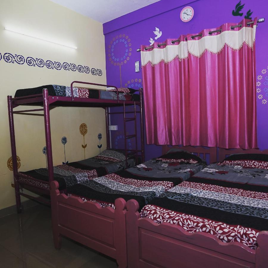 Hostel Easvari Grand Pg For Women - Female Only Chennai Exterior foto